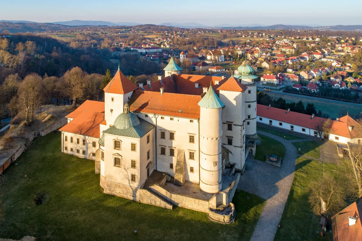 Zdjęcie Zamek w Wiśniczu zwiedzanie: co warto zobaczyć i kiedy przyjechać