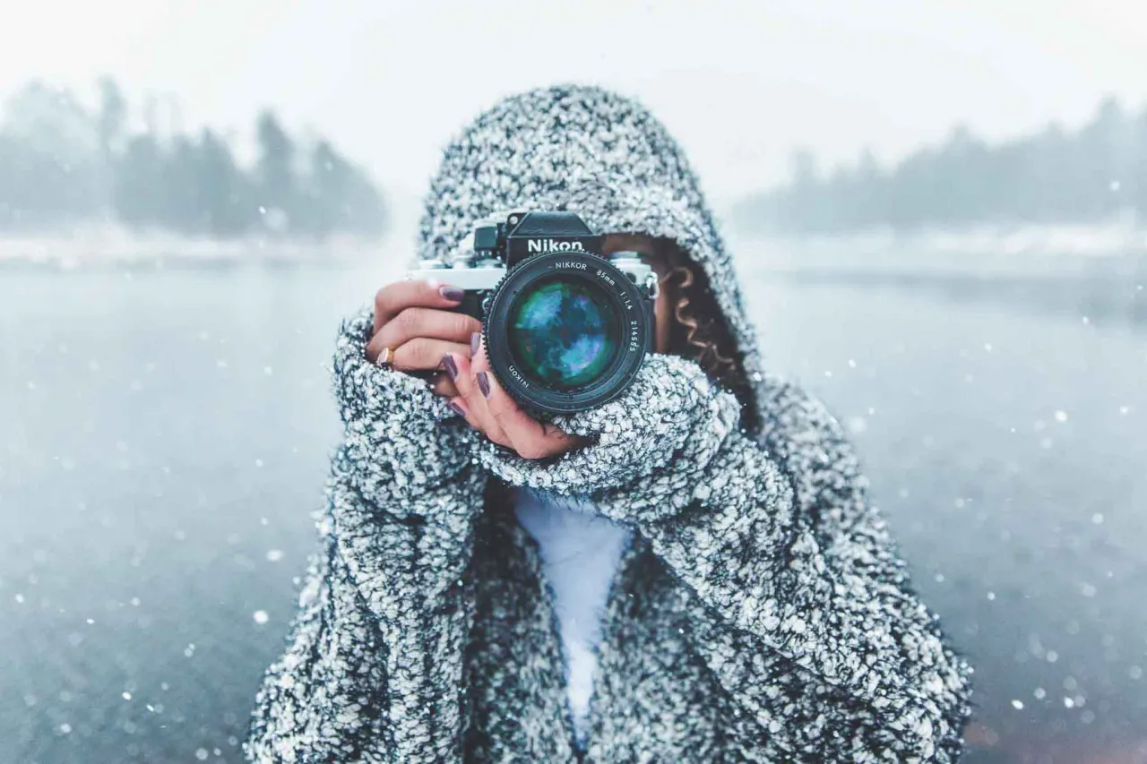 Zdjęcie Jasny obiektyw: Jak uzyskać piękne bokeh i zdjęcia w słabym świetle?