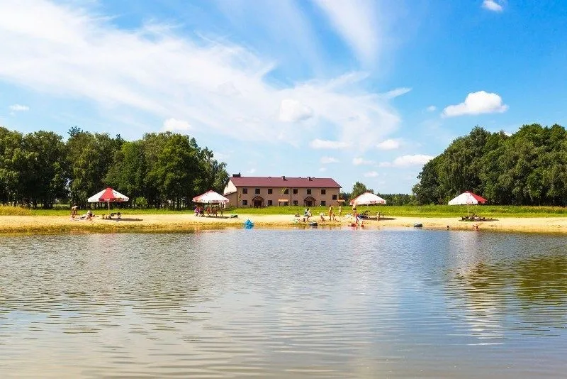 Zdjęcie Gdzie nad jezioro z dzieckiem w Wielkopolsce - bezpieczne miejsca na wypoczynek