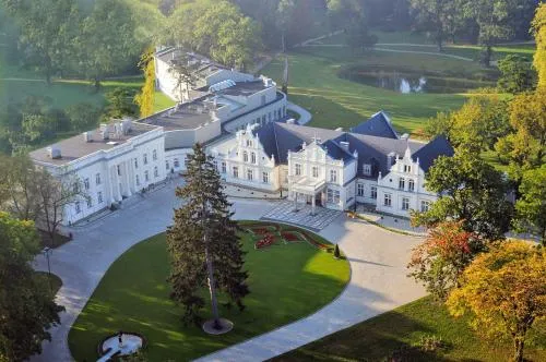 Zdjęcie Pałac romantyczny w Turznie - odkryj jego niepowtarzalny urok