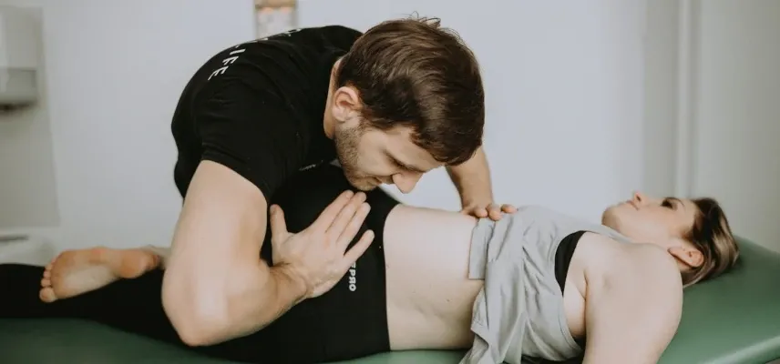 Zdjęcie Jak się zwracać do fizjoterapeuty, aby uniknąć niezręczności?
