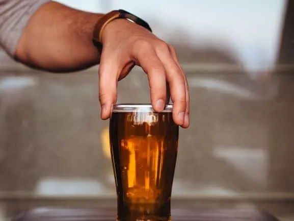 Zdjęcie Czy alkohol uszkadza plemniki? Sprawdź, jak wpływa na płodność mężczyzn