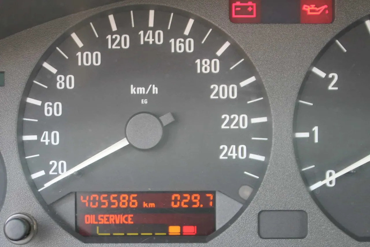 Zdjęcie Ile oleju potrzebuje BMW E90 2.0 benzyna? Sprawdź, aby uniknąć problemów