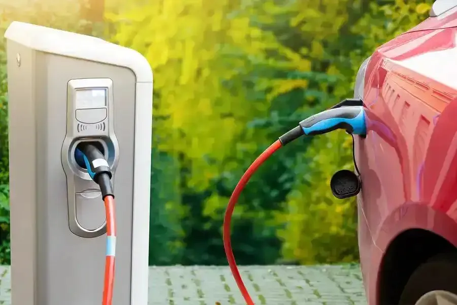 Zdjęcie Czy samochód elektryczny ma skrzynię biegów? Różnice, które musisz znać