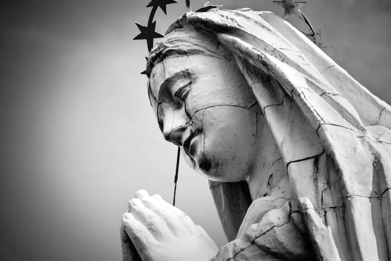 Zdjęcie Kim są święci w wierze chrześcijańskiej: poznaj ich rolę i znaczenie