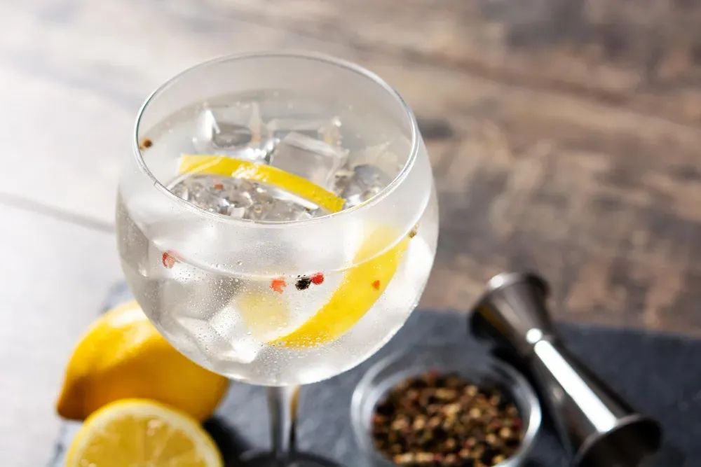 Zdjęcie Czy alkohol wyrzuca z ketozy? Poznaj prawdę o wpływie alkoholu na dietę ketogeniczną