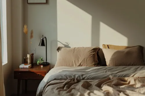 Zdjęcie Jak powinno stać łóżko w sypialni, aby zapewnić komfort i harmonię