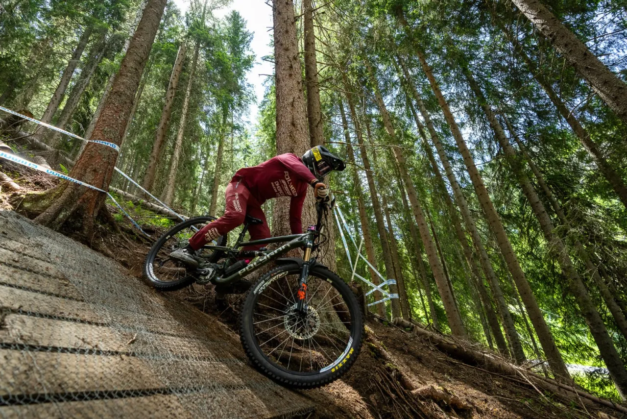 Zdjęcie Jakie buty do enduro MTB - wybierz najlepsze obuwie na trudne trasy
