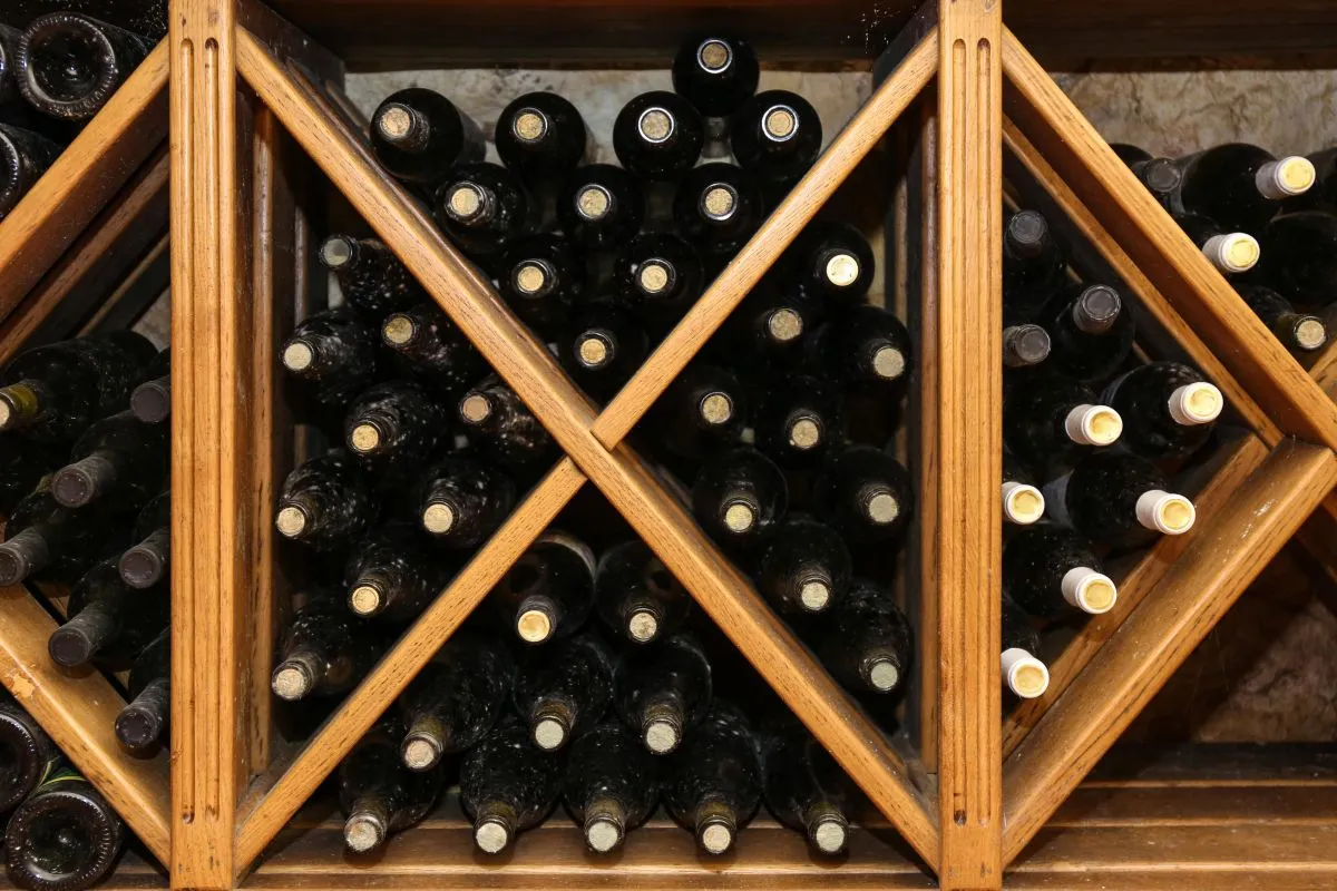 Zdjęcie Jak zrobić regał na wino - proste kroki i najlepsze materiały