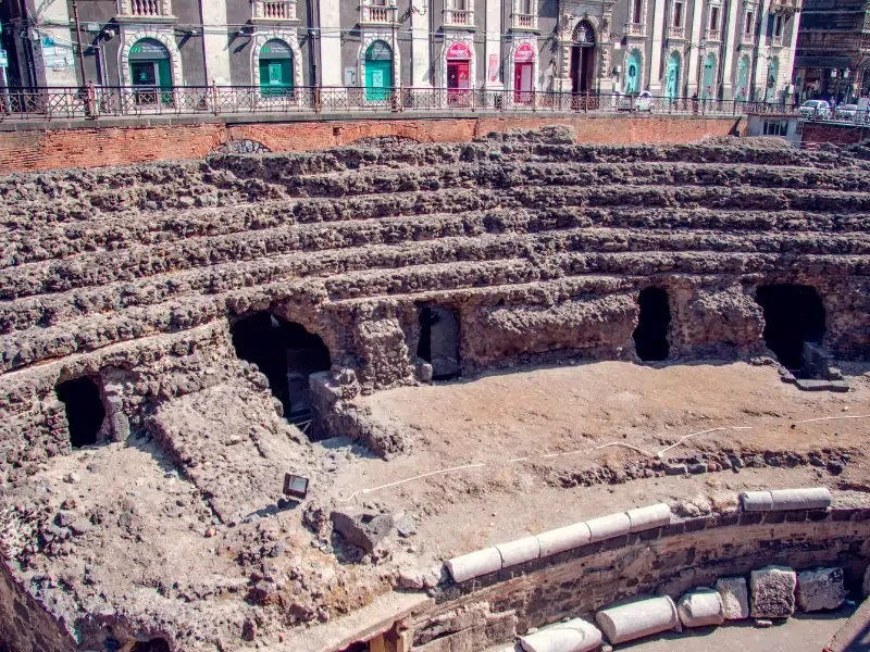 Zdjęcie Starożytny amfiteatr: fascynująca historia i architektura