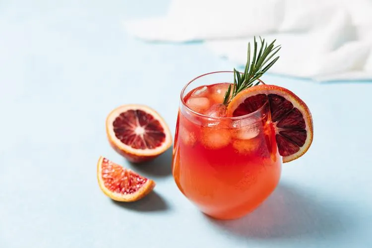 Zdjęcie Najlepsze przepisy na drink Dirty Dancing, które zachwycą gości