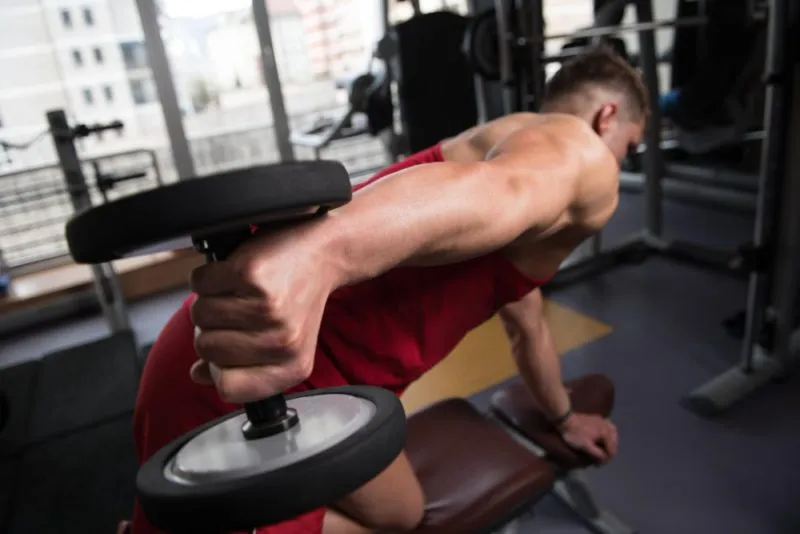 Zdjęcie Ile razy w tygodniu ćwiczyć triceps, aby uniknąć przetrenowania?
