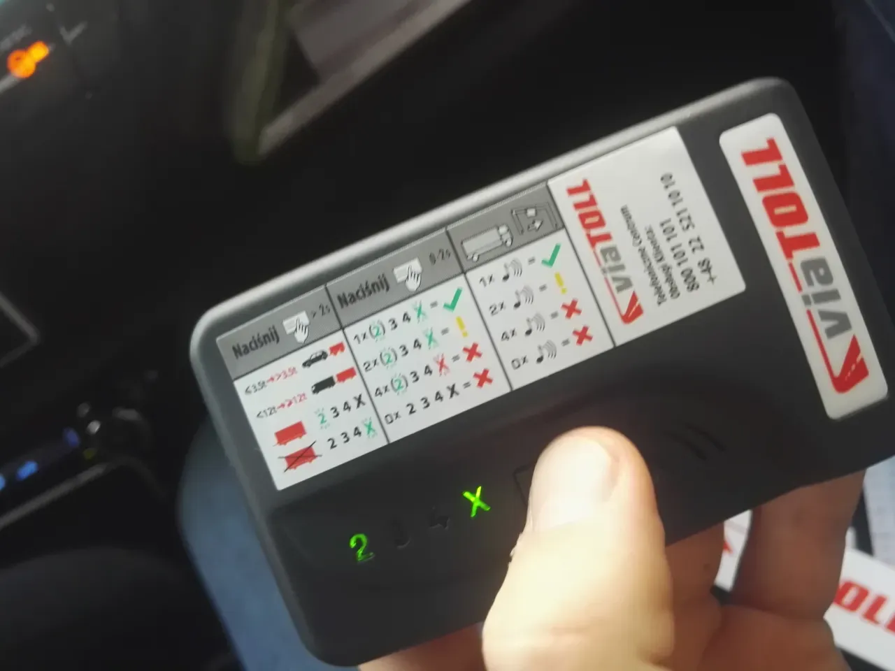 Zdjęcie Czy bus z przyczepą musi mieć e-toll? Sprawdź ważne zasady i kary
