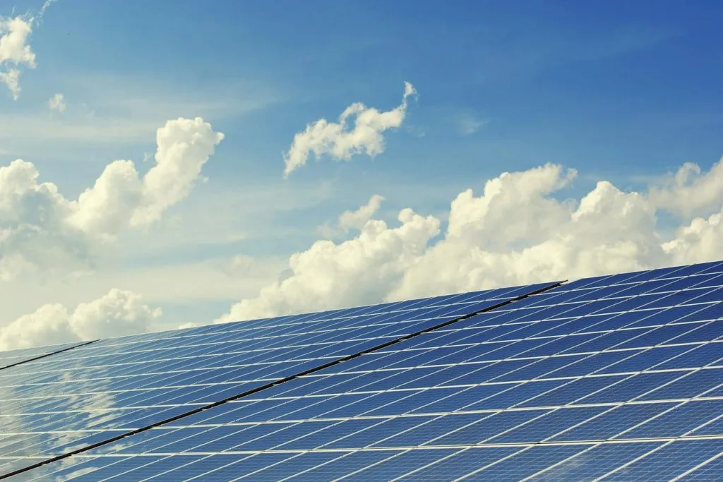 Zdjęcie Fotowoltaika jak zacząć: uniknij kosztów i zyskaj na energii słonecznej