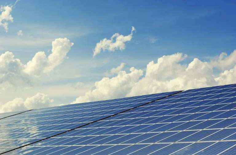 Zdjęcie Ile wyprodukuje fotowoltaika? Sprawdź, jak zwiększyć zyski z energii słonecznej