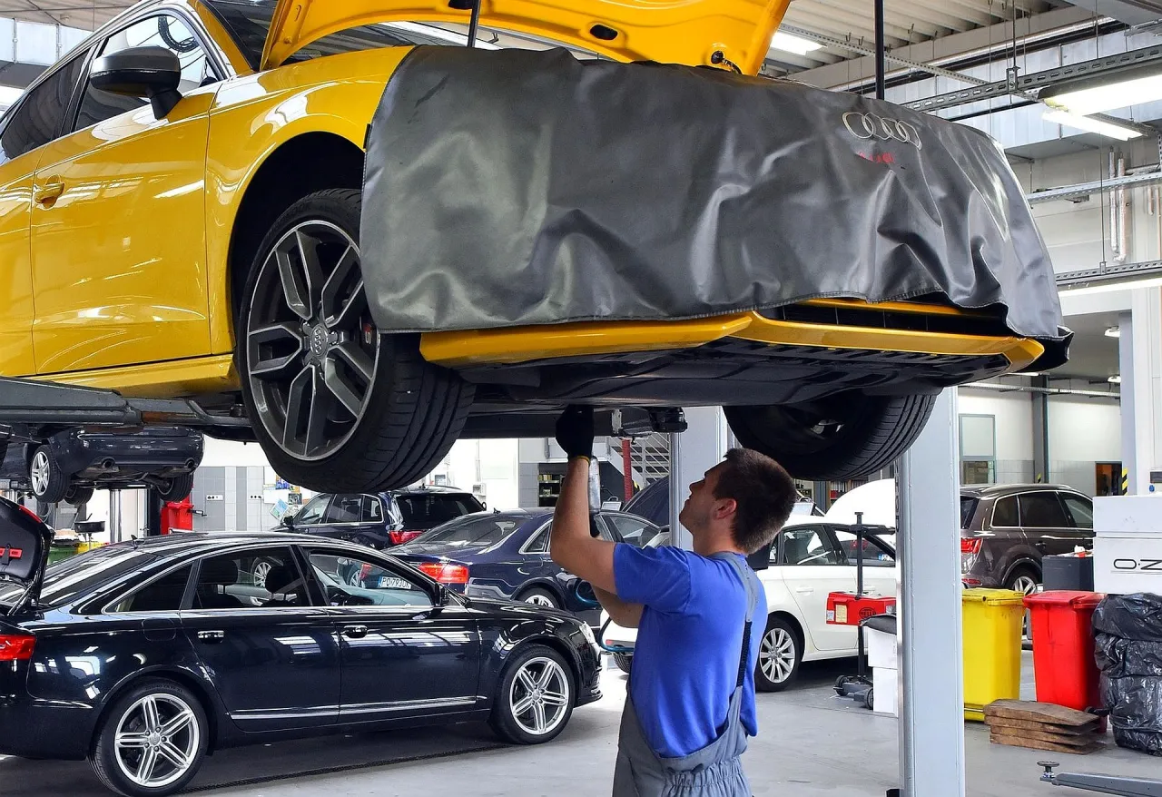 Zdjęcie Ile kosztuje wymiana oleju u mechanika? Sprawdź ceny i oszczędź!