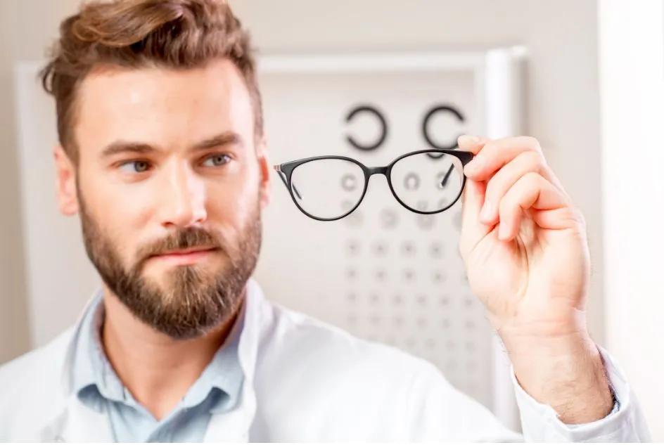 Zdjęcie Dobór okularów: okulista czy optometrysta - co wybrać dla zdrowia?