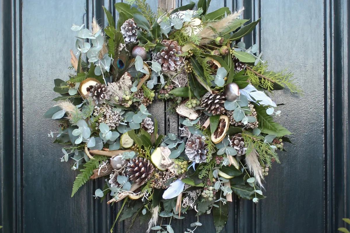 Zdjęcie Jak zrobić wianek na drzwi - proste i efektowne pomysły DIY