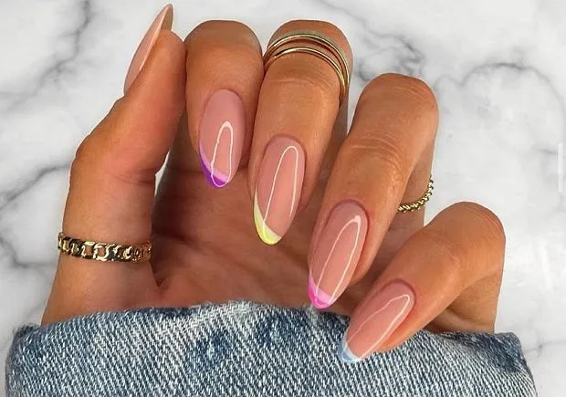 Zdjęcie Czy french manicure jest nadal modny? Odkryj nowoczesne trendy i style