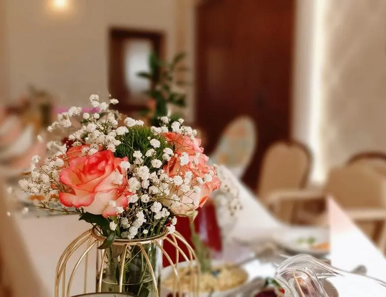 Zdjęcie Ile kosztuje obiad weselny na 30 osób? Poznaj ukryte wydatki!