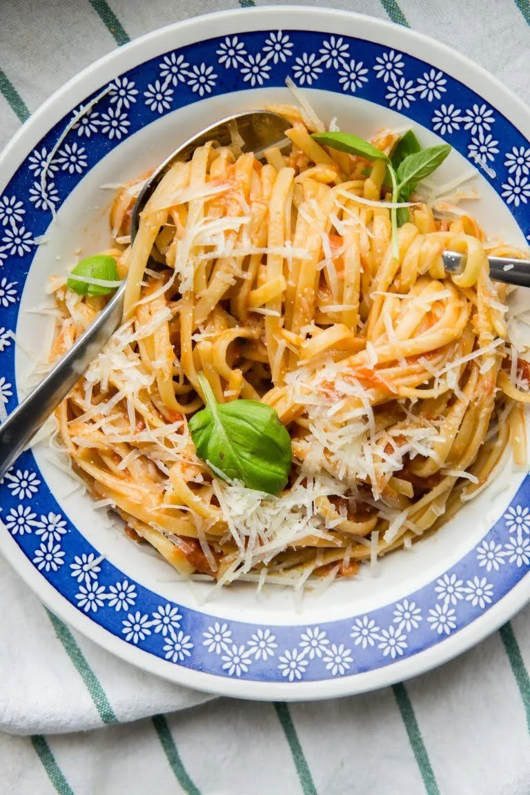 Zdjęcie Szybki i smaczny sos do spaghetti z pomidorami z puszki, który zachwyci