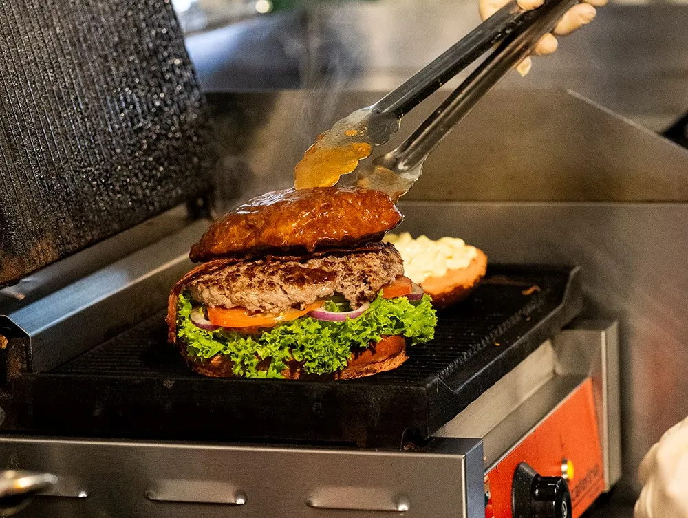 Zdjęcie Jak doprawić mięso do burgerów, aby zaskoczyć smakiem i soczystością