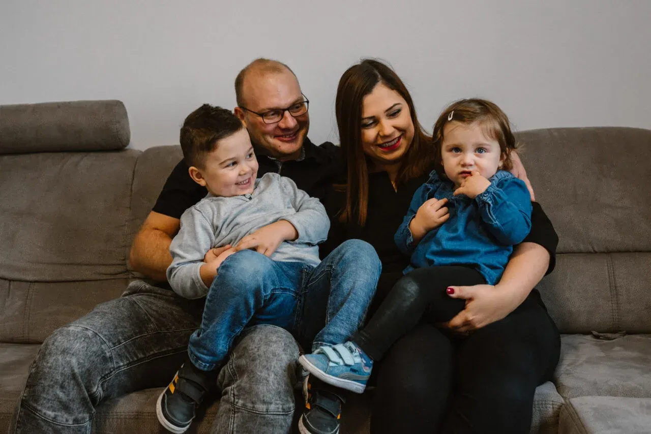 Zdjęcie Zdjęcia rodzinne: Jak zrobić piękne rodzinne fotografie w domowych warunkach?