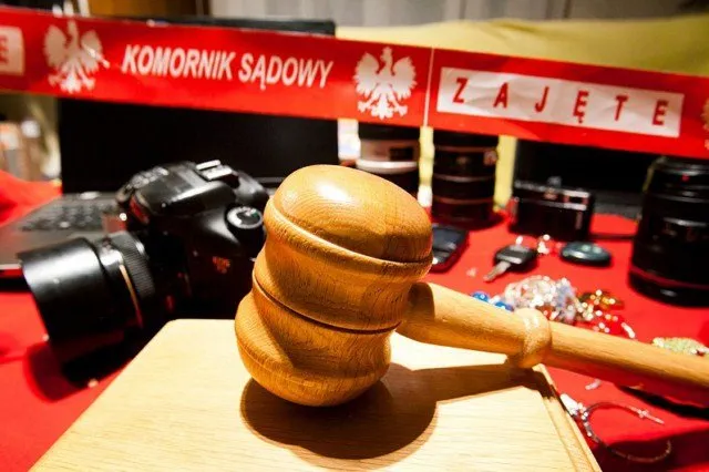 Zdjęcie Czy komornik może zlicytować mieszkanie z hipoteką? Sprawdź, jak to działa