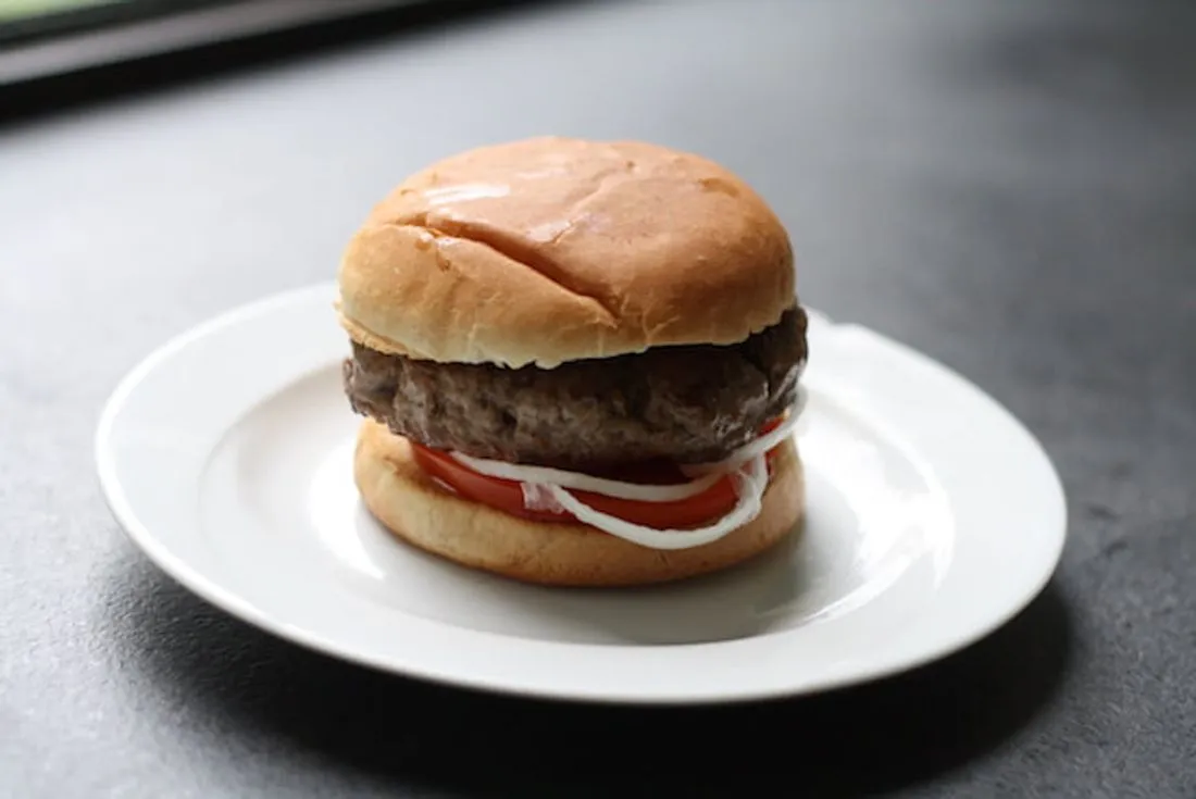 Zdjęcie Jak zrobić idealne mięso na burgery – proste kroki do soczystych kotletów