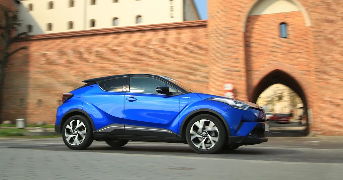 Zdjęcie Ile pali Toyota C-HR Hybrid? Zaskakujące wyniki spalania w mieście i trasie