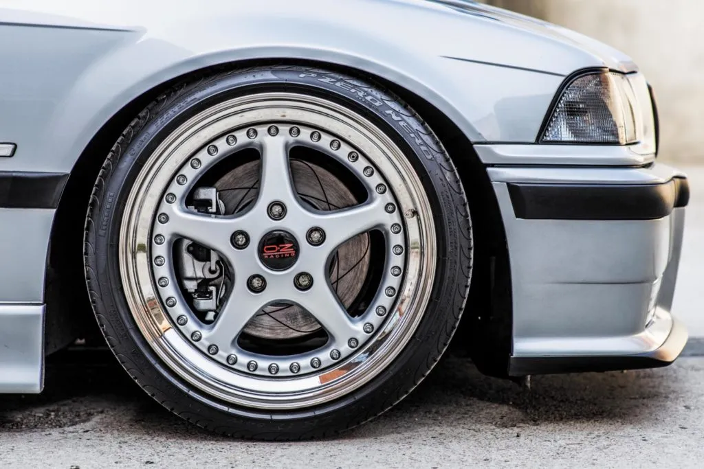 Zdjęcie BMW E36 Coupe: Tajniki tuningu dla lepszych osiągów i wyglądu