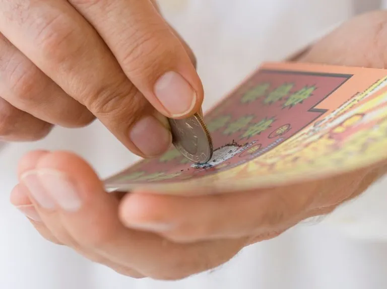 Zdjęcie Jak zrobić bukiet ze zdrapek lotto, który zaskoczy każdego obdarowanego