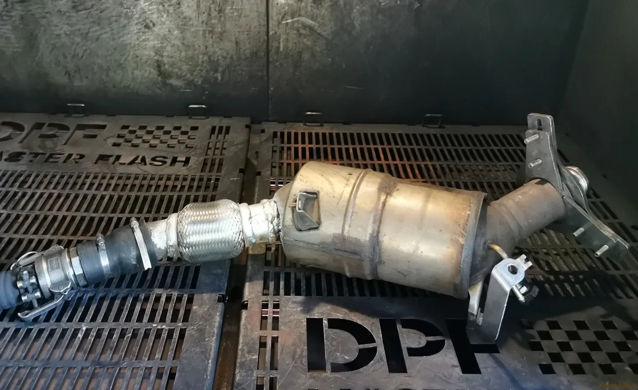 Zdjęcie Zatkany DPF co robić? Skuteczne sposoby na rozwiązanie problemu