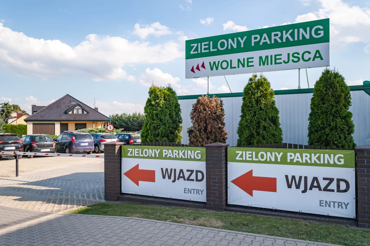 Zdjęcie Gdzie parkować na lotnisku Wrocław? Sprawdź najlepsze opcje parkingowe