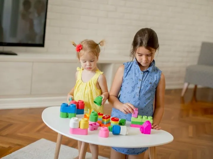 Zdjęcie Stolik sensoryczny dla dzieci – wybierz najlepszy model dla malucha