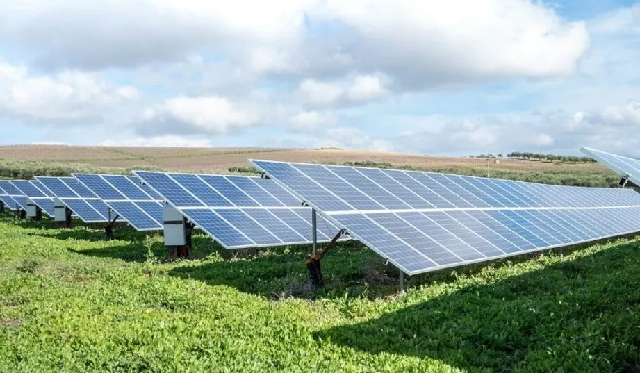 Zdjęcie Farma elektrowni słonecznych w Polsce - co musisz wiedzieć?