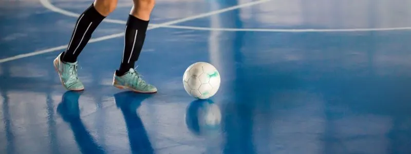 Zdjęcie Czy piłkarze futsalowi zarabiają mało? Prawda o zarobkach w futsalu