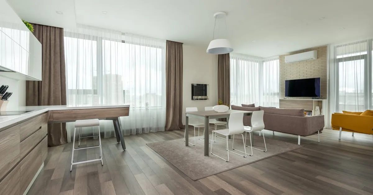 Zdjęcie Sztukateria wokół okna: rodzaje, montaż i jak dodać elegancji wnętrzu?