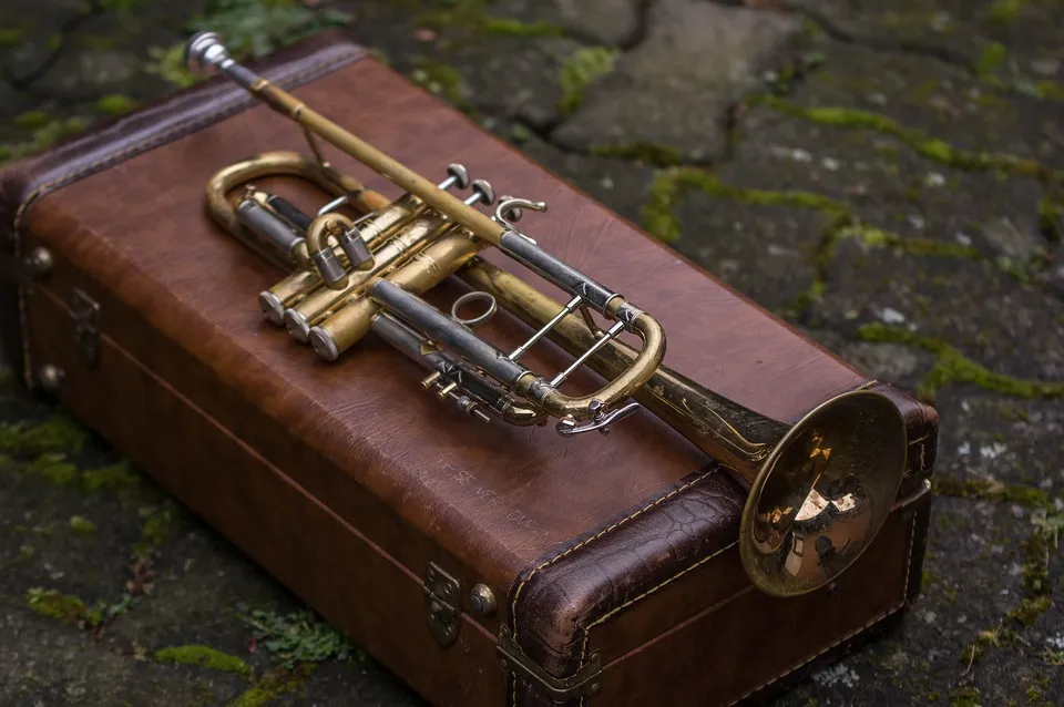 Zdjęcie Trąbka jazzowa: odkryj jej rolę, techniki i znanych artystów