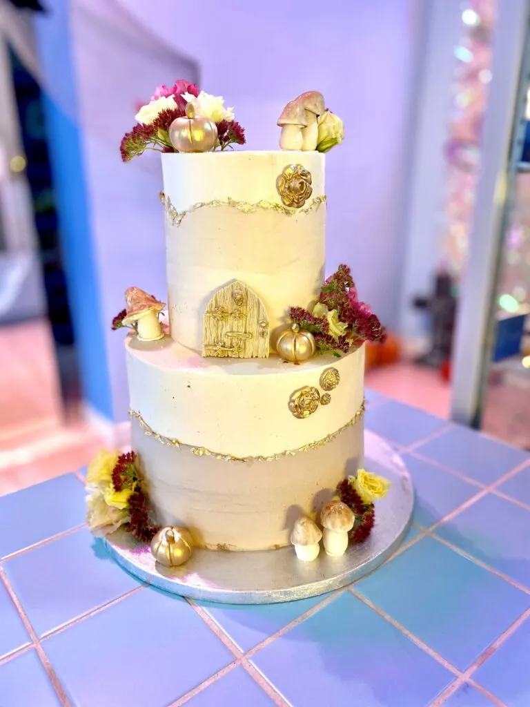 Zdjęcie Ile kosztuje tort na 40 osób? Ceny, style i ważne czynniki