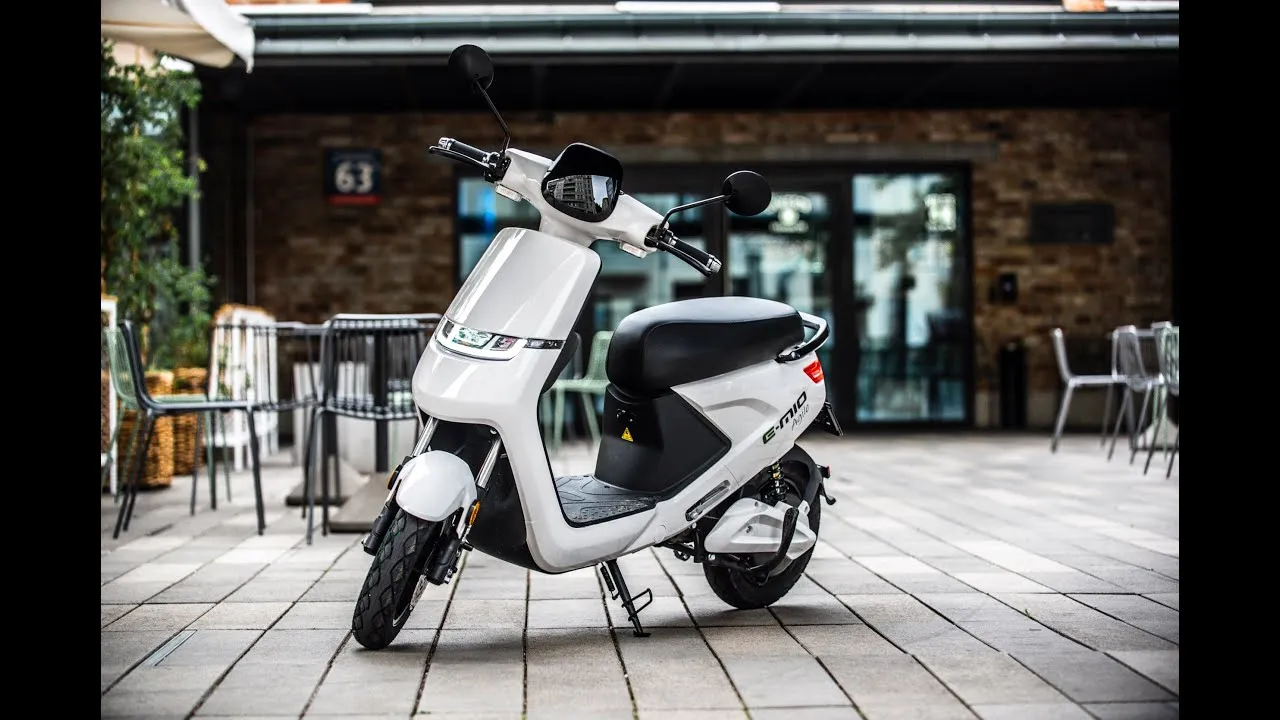 Zdjęcie Czy skuter to motorower? Odkryj kluczowe różnice prawne i użytkowe