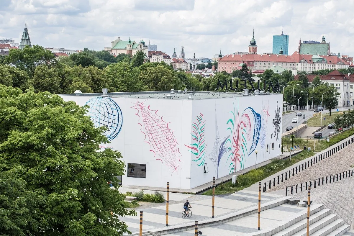 Zdjęcie Muzeum sztuki nowoczesnej nad Wisłą: zmiany i nowa siedziba
