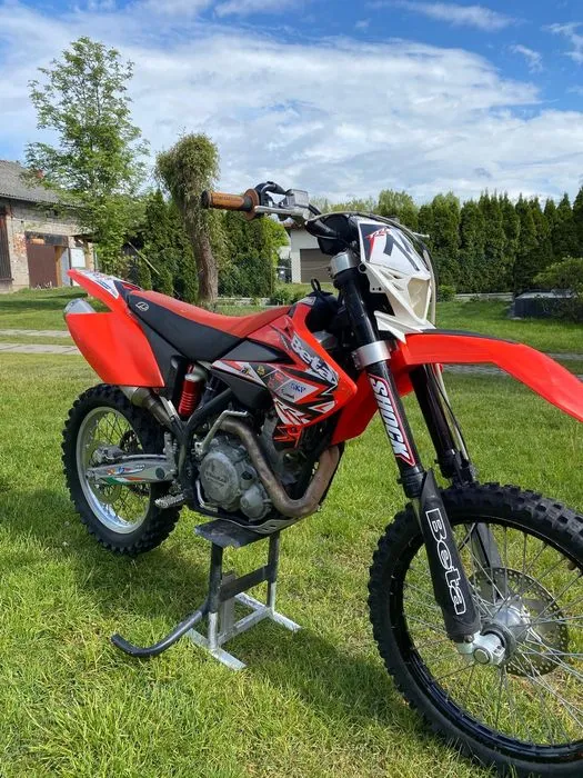 Zdjęcie Husqvarna 250 4T Enduro - nie przegap kluczowych informacji o motocyklu