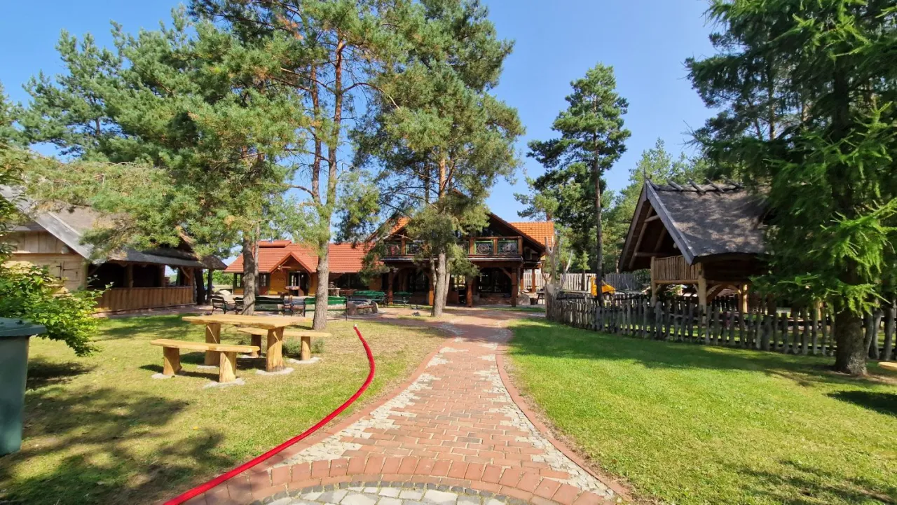 Zdjęcie Skansen Pomorski - odkryj atrakcje i godziny otwarcia w Czersku