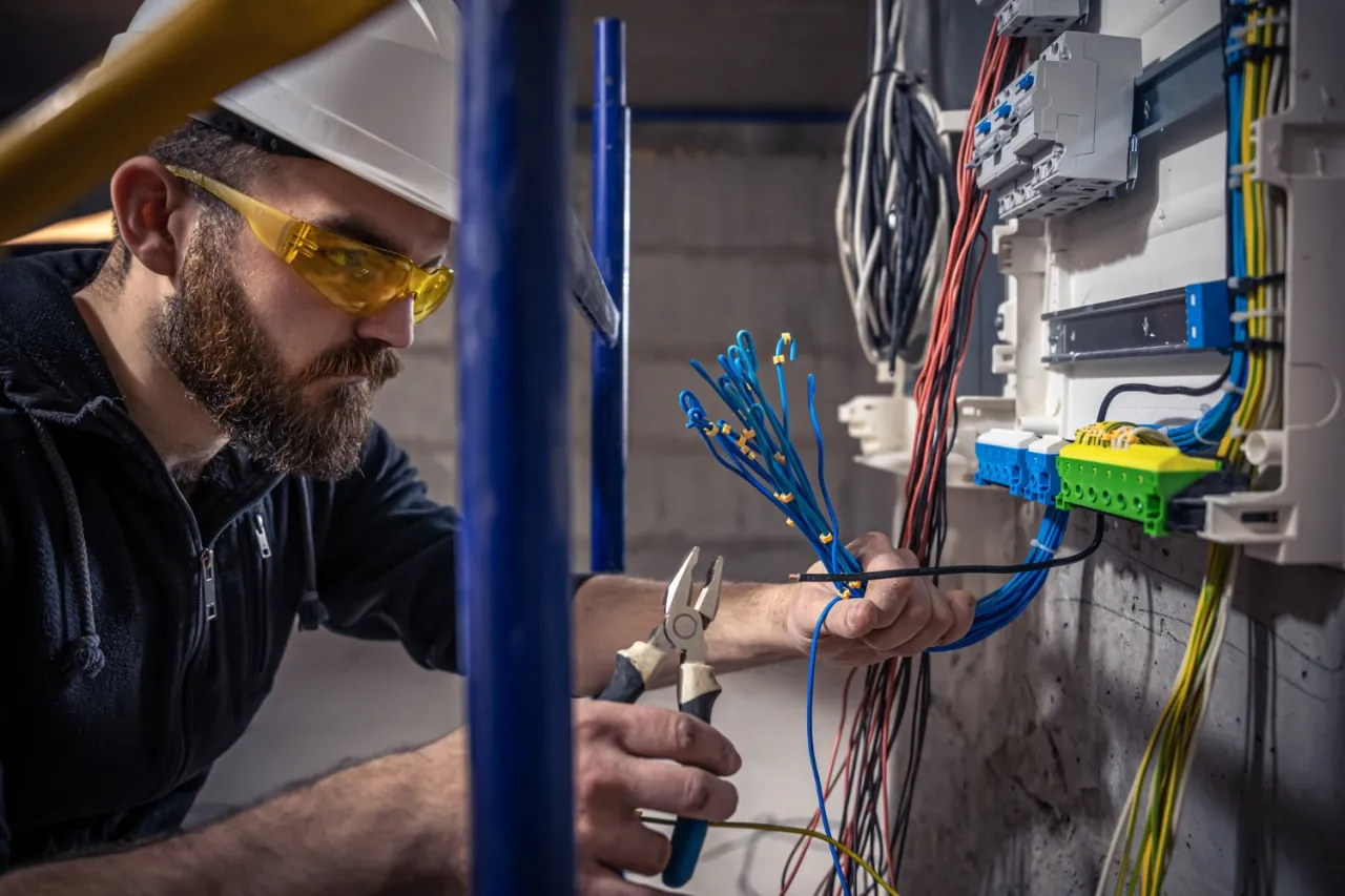 Zdjęcie Jak zdobyć uprawnienia elektryka – krok po kroku bez zbędnych błędów i kosztów