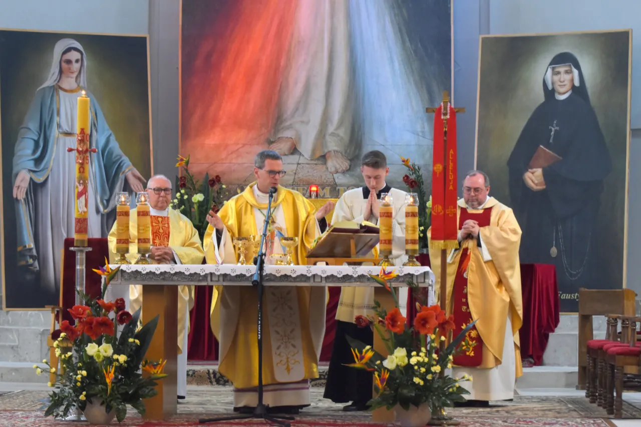 Zdjęcie Spowiedź w sanktuarium bożego miłosierdzia w Płocku – godziny i szczegóły