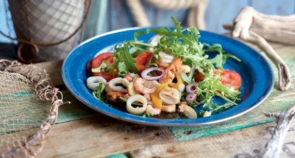 Zdjęcie Savourez une délicieuse salade aux fruits de mer surgelés en un rien de temps
