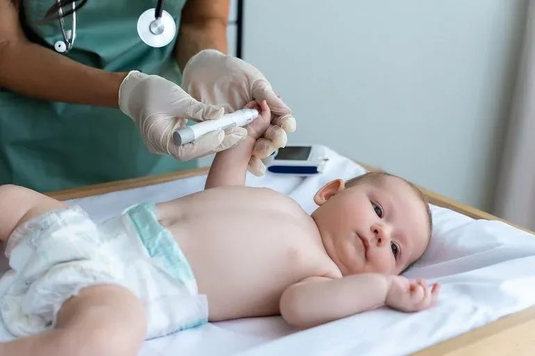 Zdjęcie Niebezpieczne objawy cukrzycy u niemowlaka, które musisz znać
