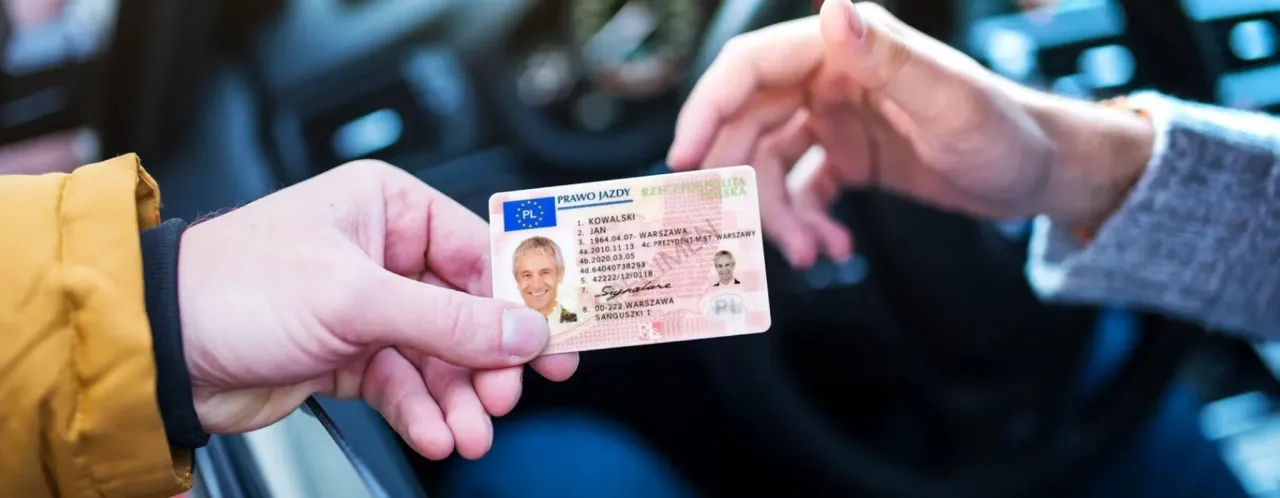 Zdjęcie W jakim kraju można kupić prawo jazdy? Poznaj ryzykowne opcje.