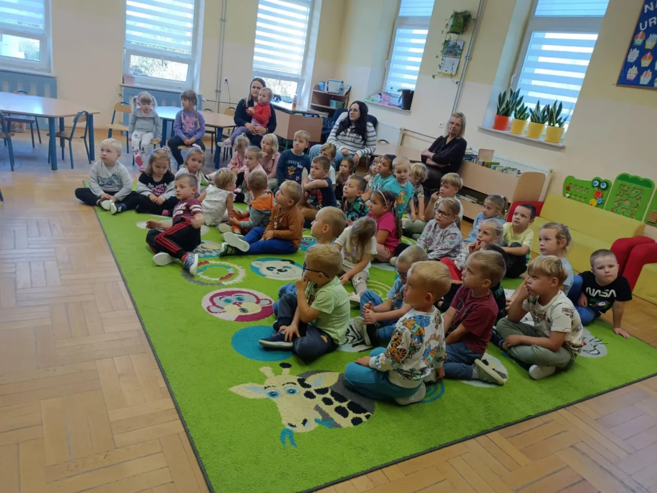 Zdjęcie Szkoła w Łowisku - historia, oferta edukacyjna i kontakt do placówki